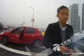 驾驶员开着车突然停下呕吐 民警拦下询问发现是酒驾图片