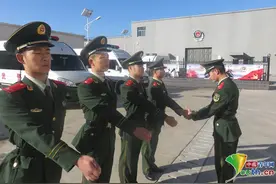 练队列站军姿 武警官兵刻苦训练强作风图片