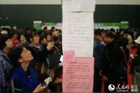 杭州万人相亲嘉年华火爆黄龙图片