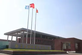 探访北汽新能源汽车电池工厂 全程自动化图片