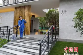 上海首座无性别公厕试运行 探索解决“男女厕位比动态不平衡”图片