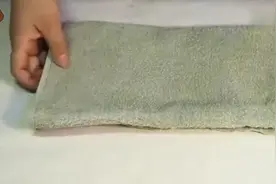 夏天洗脸毛巾又脏又黏？用这个方法，2分钟洗洗完就跟新的一样