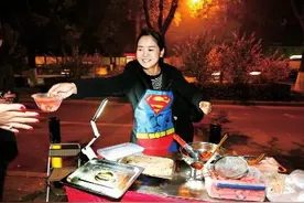 尿毒症女孩卖辣肠挣钱做血液透析图片