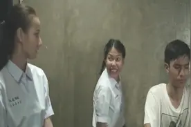 美女学生喜欢一帅哥，看其闺蜜这样给俩人牵红线的，厉害了！视频封面