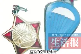 耄耋老人追忆伞兵经历 快来围观第一次跳伞的感觉图片