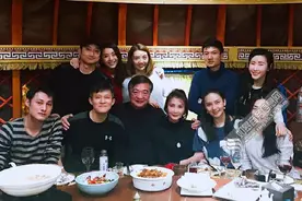 北电99级师生相会 姚晨卖萌合影频搞怪图片