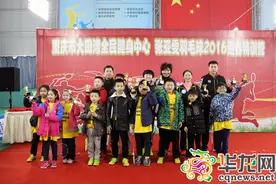 世界冠军张亚雯化身孩子王 办羽毛球特训营传授技巧图片