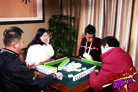 麻将趣事:打牌时一个动作引发的事故，让人惊呆了！图片