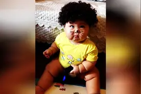 小胖爸爸给小胖化妆化的真好看，小胖好像不喜欢这头发，配音没谁了图片