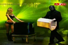 魔术大揭秘：如何变走美女？图片