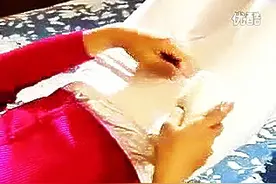 90%的产后妈妈都不知道，这样绑腹带才能有效收腹！图片