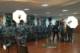 如此待遇！摄影大咖进军营为基层官兵拍肖像图片