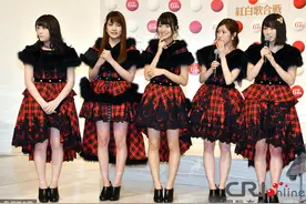 AKB48苏格兰短裙亮相红白歌会记者会图片