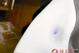 巧除衣物上的笔迹图片