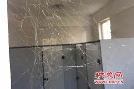 郑州耗资200万元公厕建成两年未开放 官方：接收时就无排水系统图片