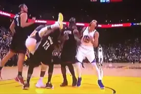 被格林踢到脑袋也不生气，为啥哈登的脾气这么好？图片