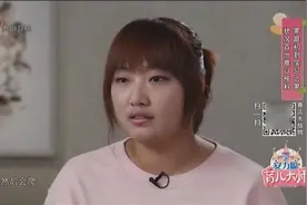 只要一不顺心，两岁男宝宝就在地上爬“威胁”父母！视频封面