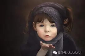 满满的爱：妈妈给残疾女儿拍梦幻美照走红图片