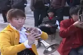 陕北子洲漂亮女子唢呐手，不仅人长的漂亮，口活也好，肺活量更高视频封面