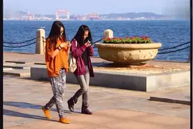 肖典松携手新歌《玩手机》火爆来袭，好听醉了