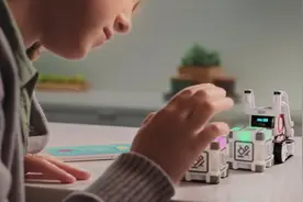 能够自我学习，又很可爱的人工智能儿童玩具机器人图片
