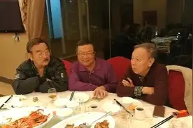 视频：广东名人黄俊英吃饭讲冷笑话，听懂的进视频封面