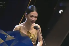 2018金马奖现场，谢盈萱感动流泪，孙俪表情亮了！视频封面