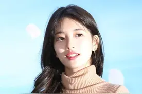 秀智出席品牌活动 比爱心撩头发淑女范图片