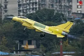 新出厂歼10C战机加力起飞图片