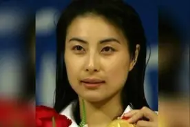 郭晶晶大儿子近照，越来越像这位大佬，难怪爷爷直接奖励3亿红包视频封面