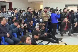 #袁隆平 袁隆平在长沙接受2018年未来科学大奖奖杯和证书