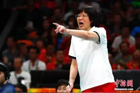 郎平：先以治疗伤病为主 要执教就是中国女排图片