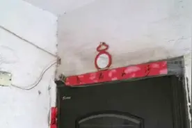 邻居争风水楼道斗法 三年间一场斗法越演越烈图片