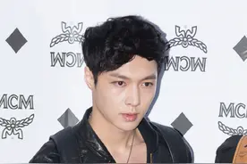 张艺兴中国拍戏意外受伤 剧组发文称无大碍图片