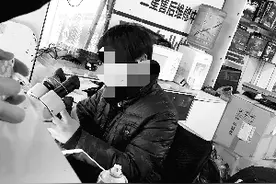 暗访手机回收市场 回收手机不需发票信息登记图片
