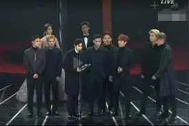 张艺兴韩国颁奖讲中文被韩网友斥傲慢 张艺兴粉丝不是吃素图片