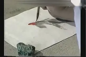 难得一见国画大师吴作人教你画金鱼，水墨淡雅，活灵活现视频封面