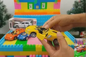 彩色跑车有红色的黄色的蓝色的还可以开车门，儿童汽车玩具