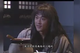 女孩在汤里下泻药，本想捉弄男孩没想到反被捉弄视频封面