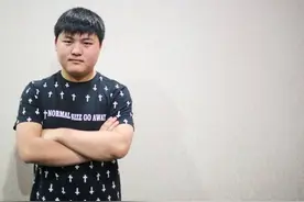 离开LPL已5个月又19天，欢迎回到赛场，UZI图片