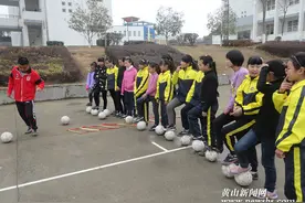 祁门二中：校园足球，冬天里的一把“火”图片