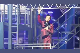 都暻秀舞蹈很独特，EXO主唱跳舞还是挺厉害