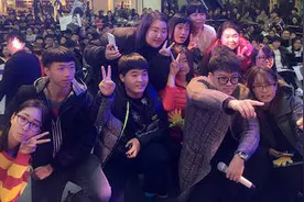 歌手金润吉空降延吉宁波 以歌会友温暖歌迷图片