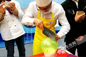 沙坪坝职业技能大赛决赛落幕 神刀技可气球上切肉图片