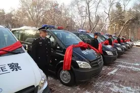 辽宁援建石河子市公安局八辆奔驰警车图片