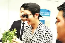 我妈至今都记得我小学一年级作文《我不爱吃香菜》父母三代都吃香菜难道我的基因突变了？图片