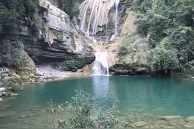 广西环江牛角寨瀑布群：群山飞瀑绽白花(图)图片