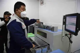 沪首块新能源汽车号牌昨日“出炉”图片