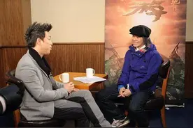 黄渤采访周星驰 一起“哈哈哈”互道欣赏图片