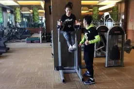 冉莹颖邹市明健身晒美食照称：感谢明哥赏我西兰花图片